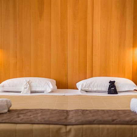 New Ipoint Hotel Сан-Джованни-ин-Персичето Экстерьер фото