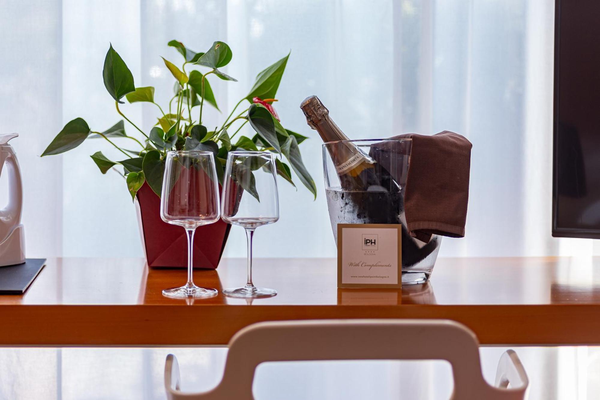 New Ipoint Hotel Сан-Джованни-ин-Персичето Экстерьер фото
