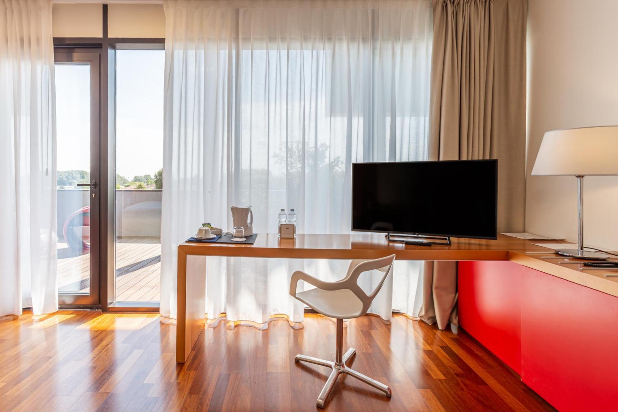 New Ipoint Hotel Сан-Джованни-ин-Персичето Экстерьер фото