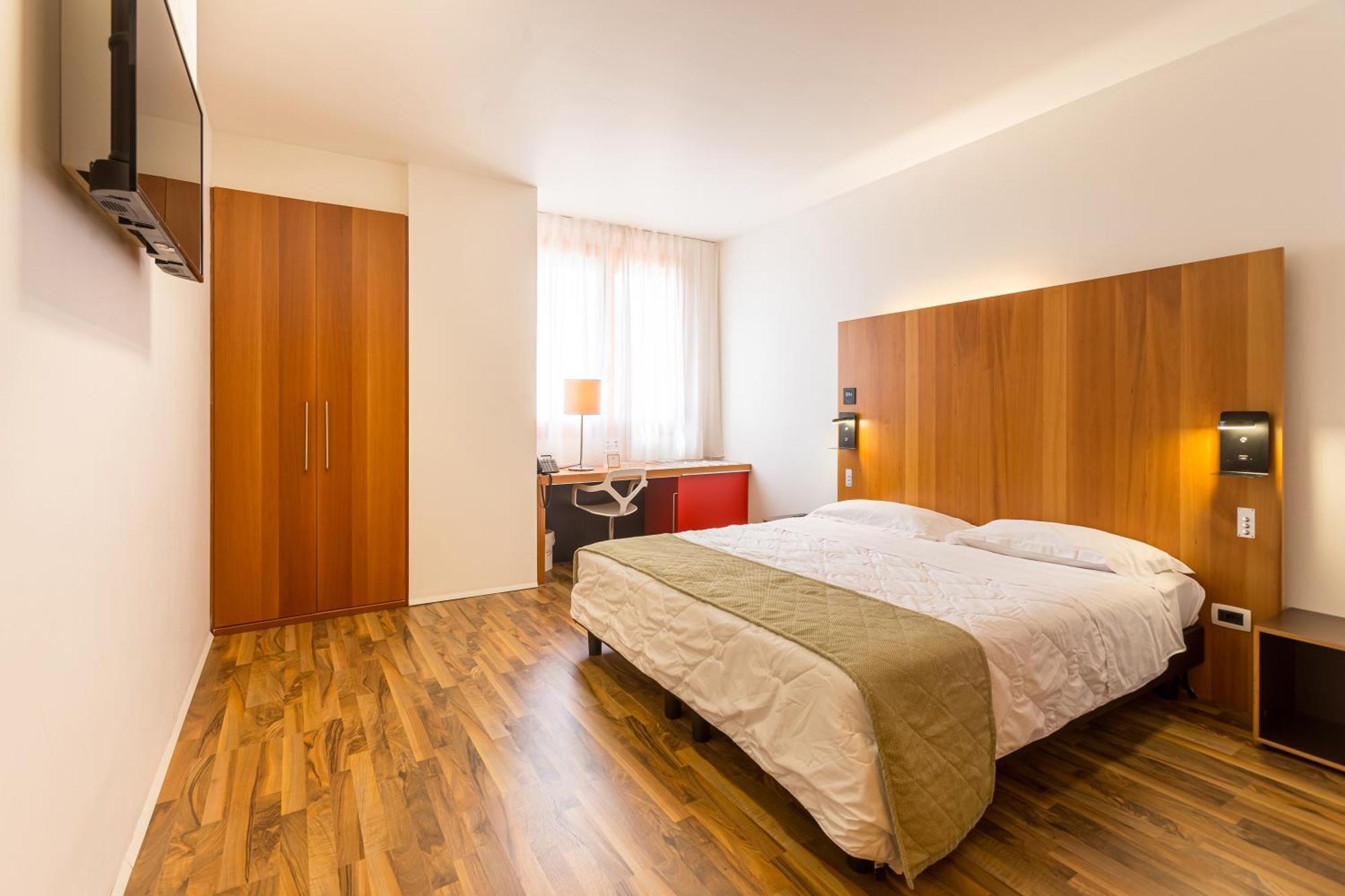 New Ipoint Hotel Сан-Джованни-ин-Персичето Экстерьер фото