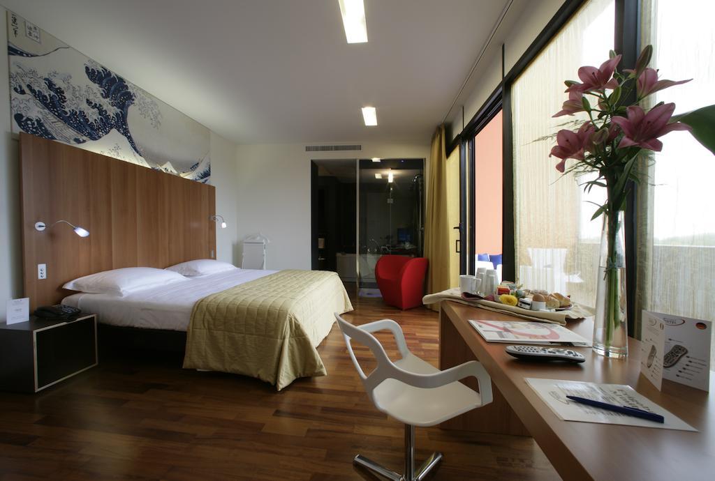New Ipoint Hotel Сан-Джованни-ин-Персичето Экстерьер фото