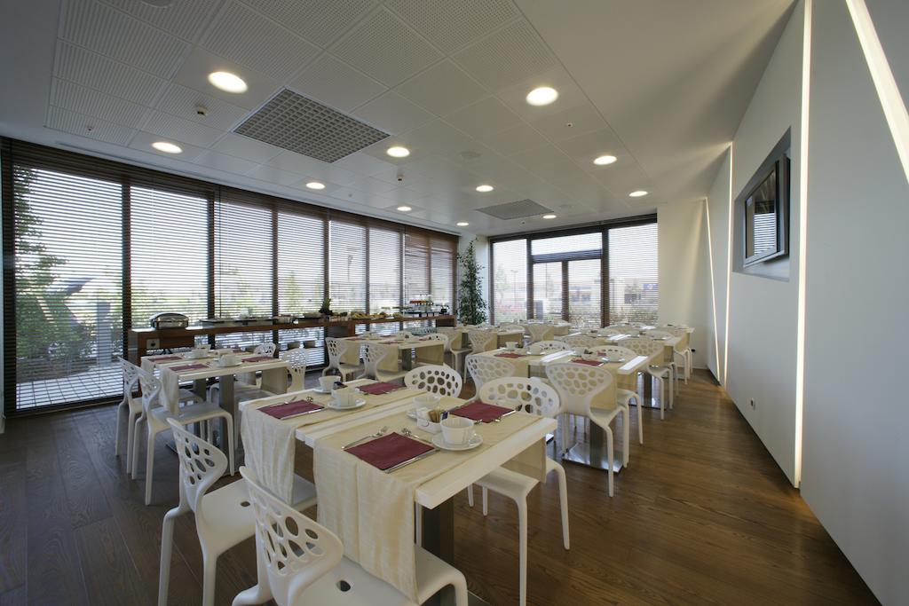 New Ipoint Hotel Сан-Джованни-ин-Персичето Экстерьер фото