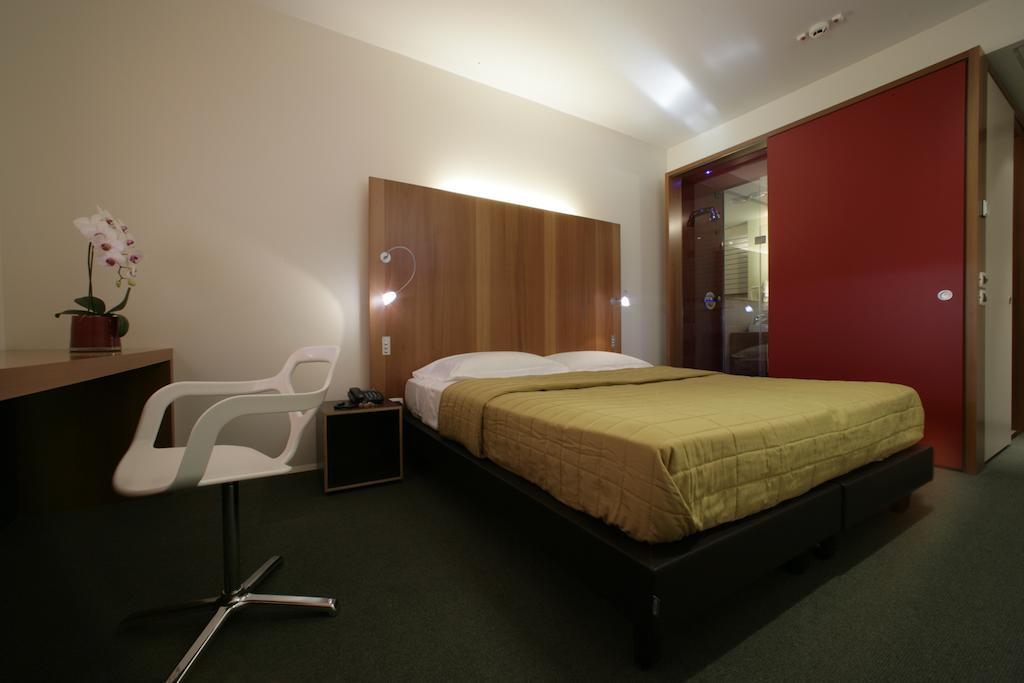New Ipoint Hotel Сан-Джованни-ин-Персичето Экстерьер фото